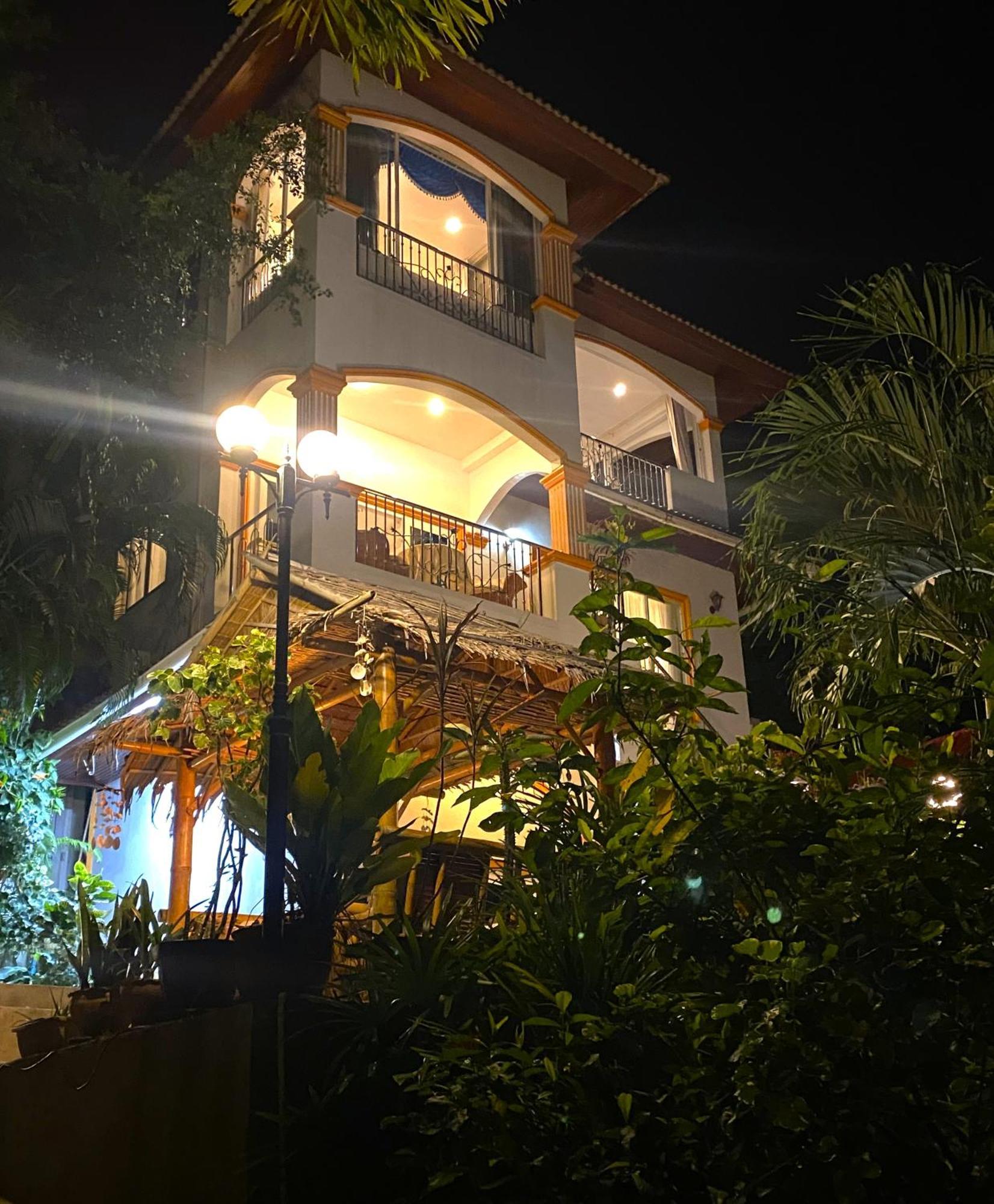 Oasis Naturist Karon